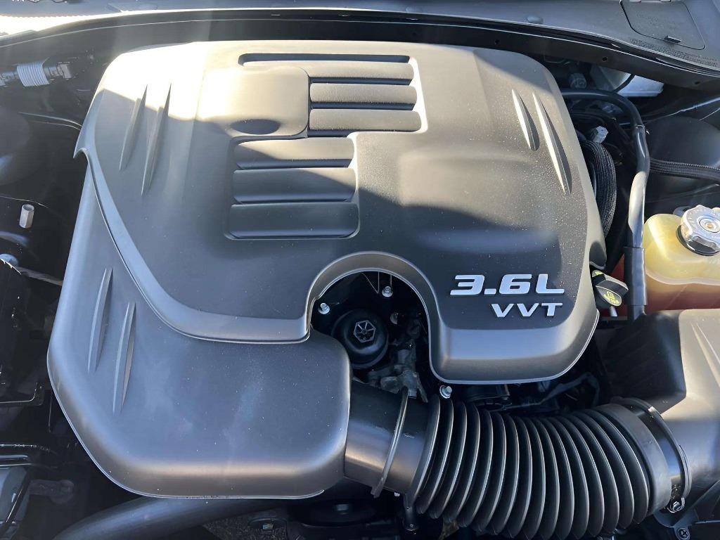 2019 Chrysler 300 - $18,995
