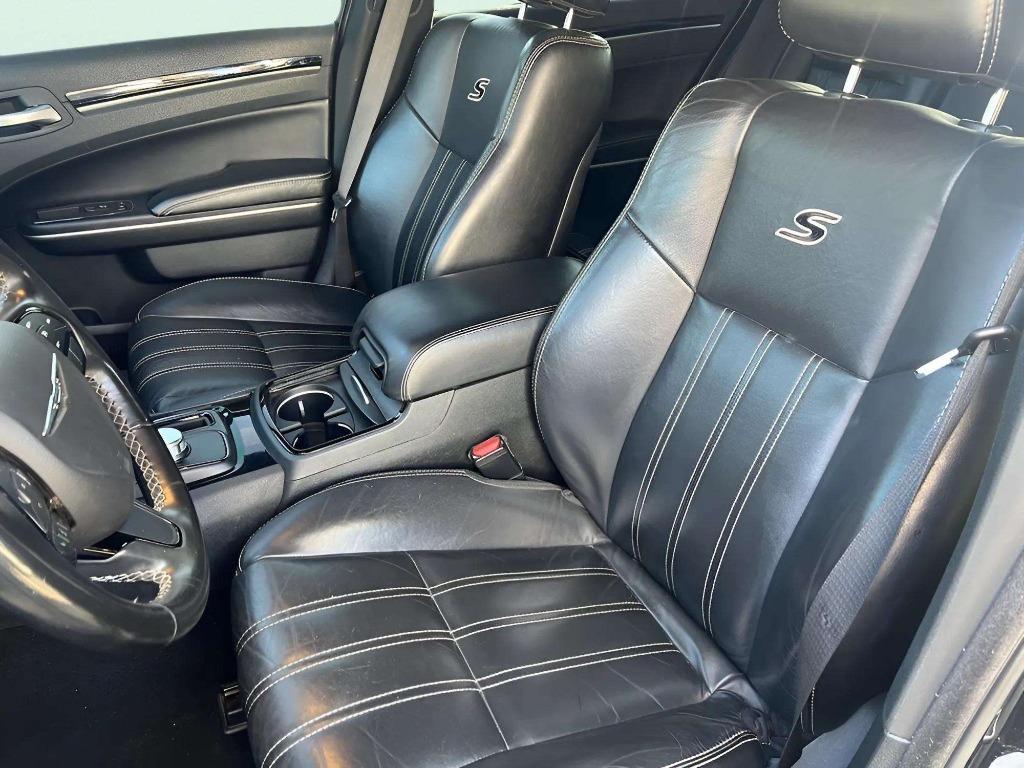2019 Chrysler 300 - $18,995