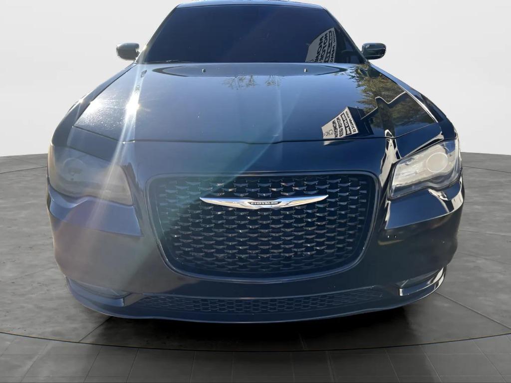 2019 Chrysler 300 - $18,995