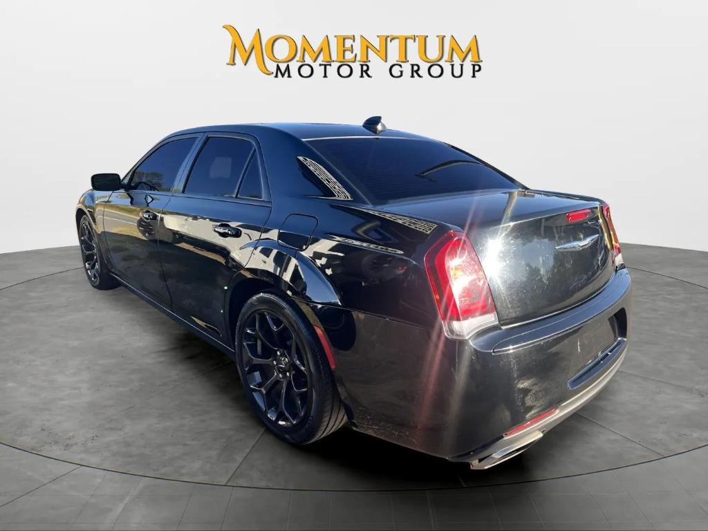 2019 Chrysler 300 - $18,995