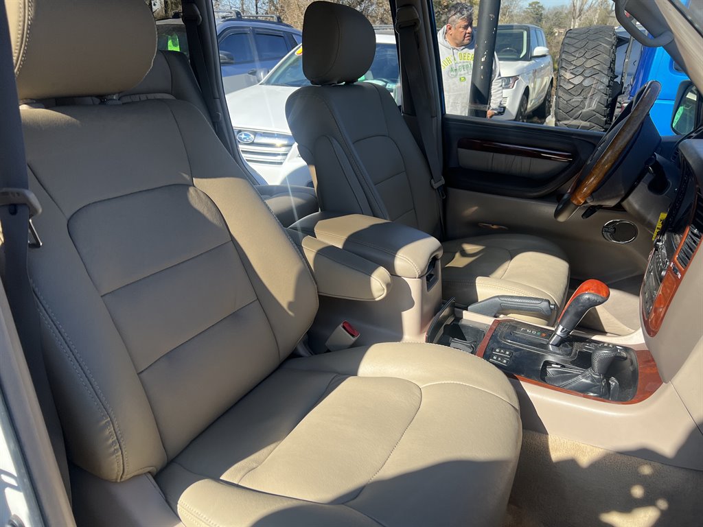 2002 Lexus LX 470 photo
