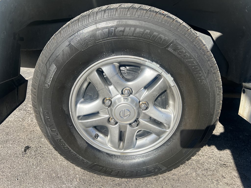 2002 Lexus LX 470 photo