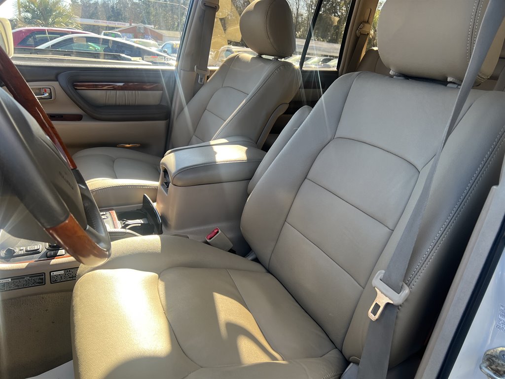 2002 Lexus LX 470 photo