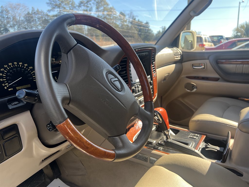 2002 Lexus LX 470 photo