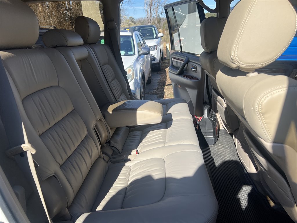 2002 Lexus LX 470 photo