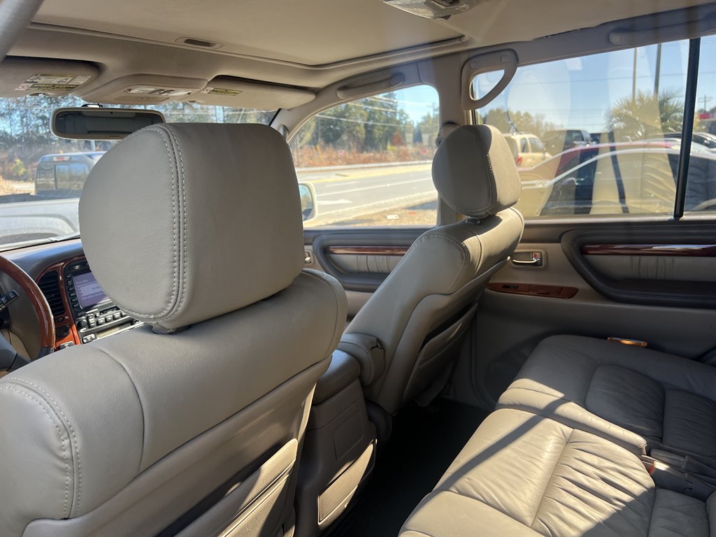2002 Lexus LX 470 photo