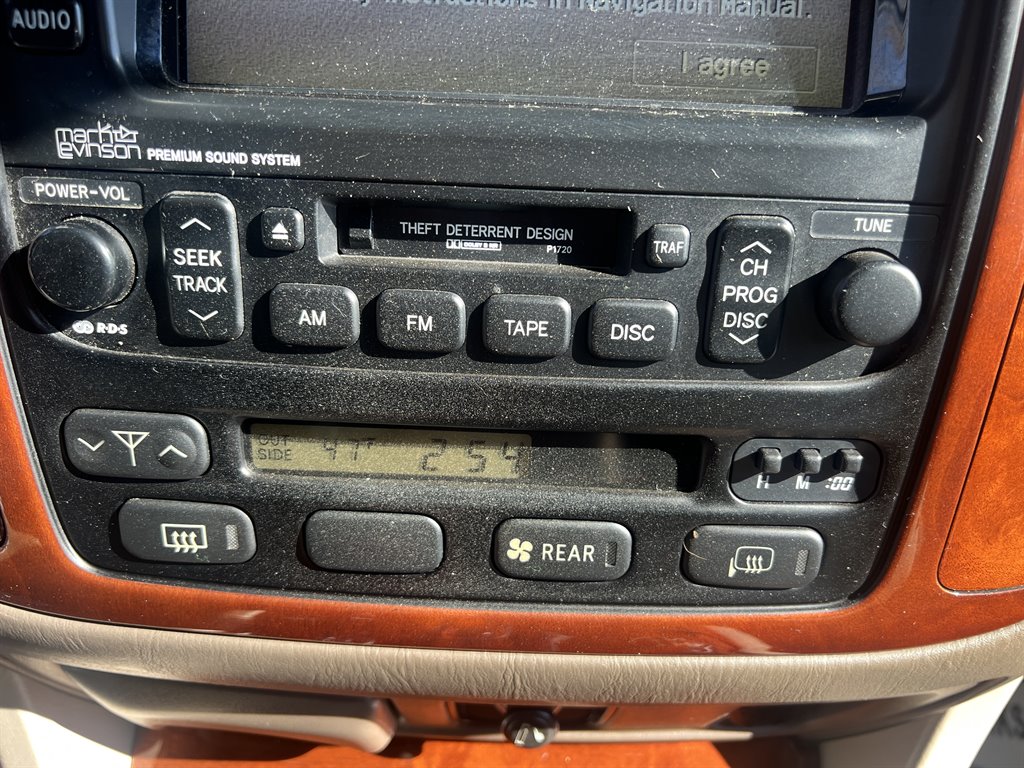 2002 Lexus LX 470 photo