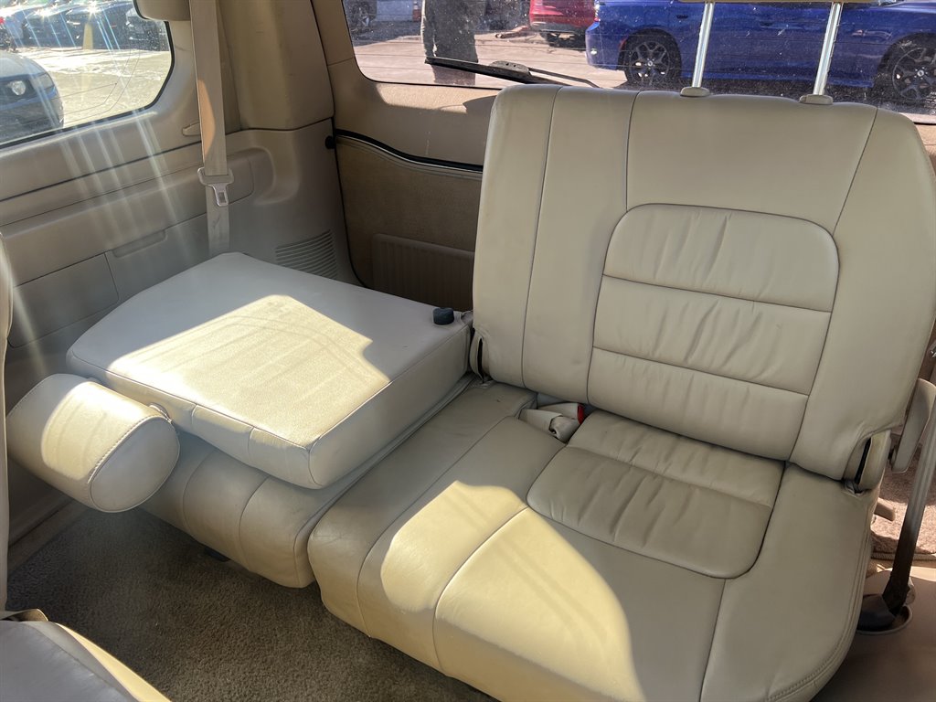 2002 Lexus LX 470 photo