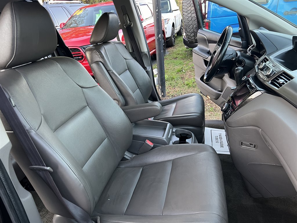 2016 Honda Odyssey Touring photo