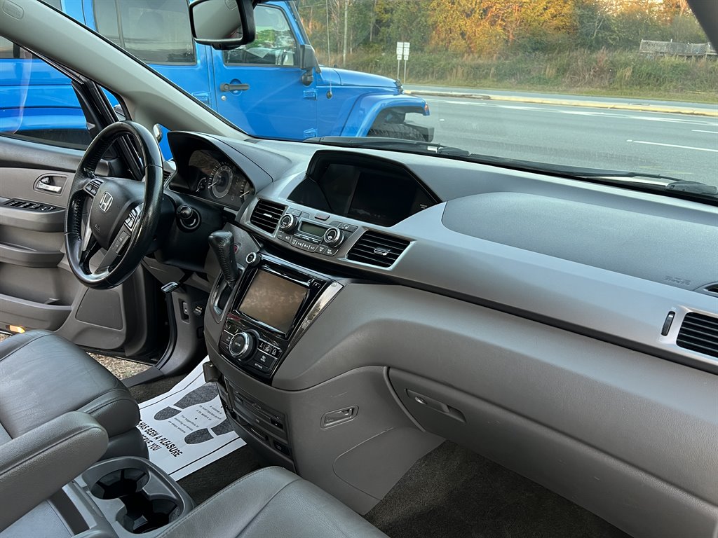 2016 Honda Odyssey Touring photo