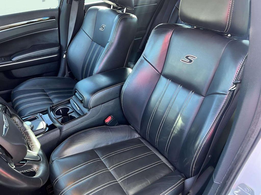 2019 Chrysler 300 - $21,995