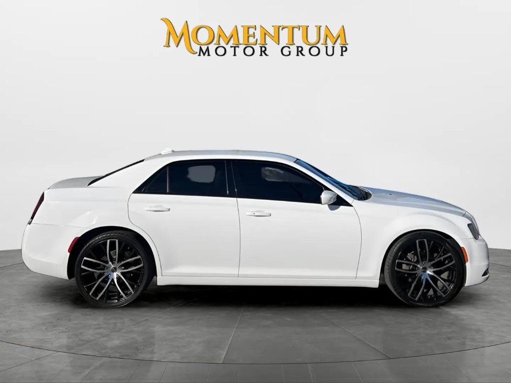 2019 Chrysler 300 - $21,995