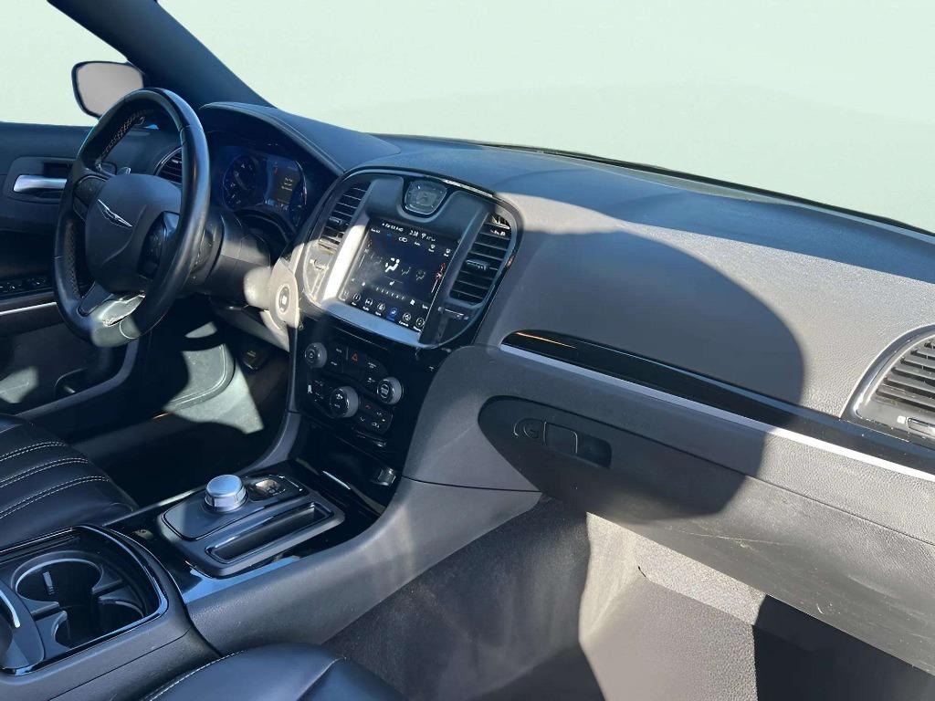 2019 Chrysler 300 - $21,995