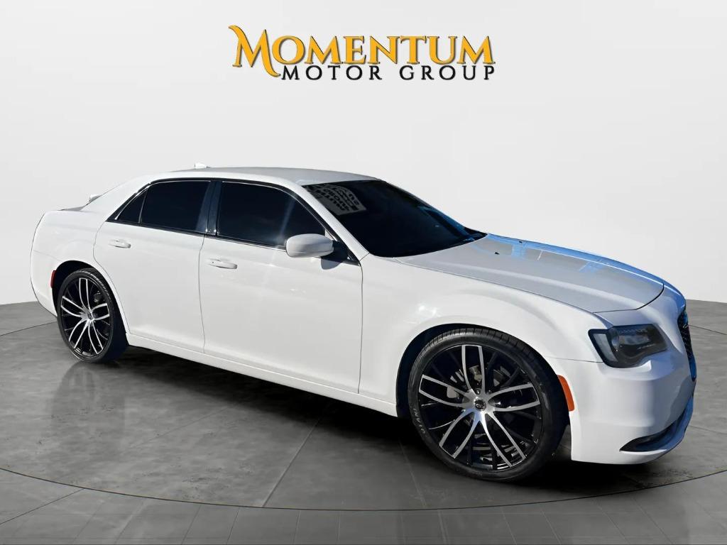 2019 Chrysler 300 - $21,995