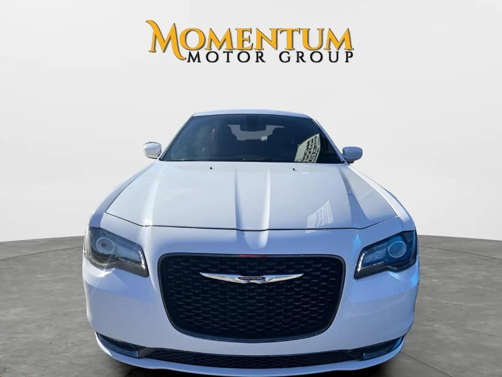 2019 Chrysler 300 - $21,995
