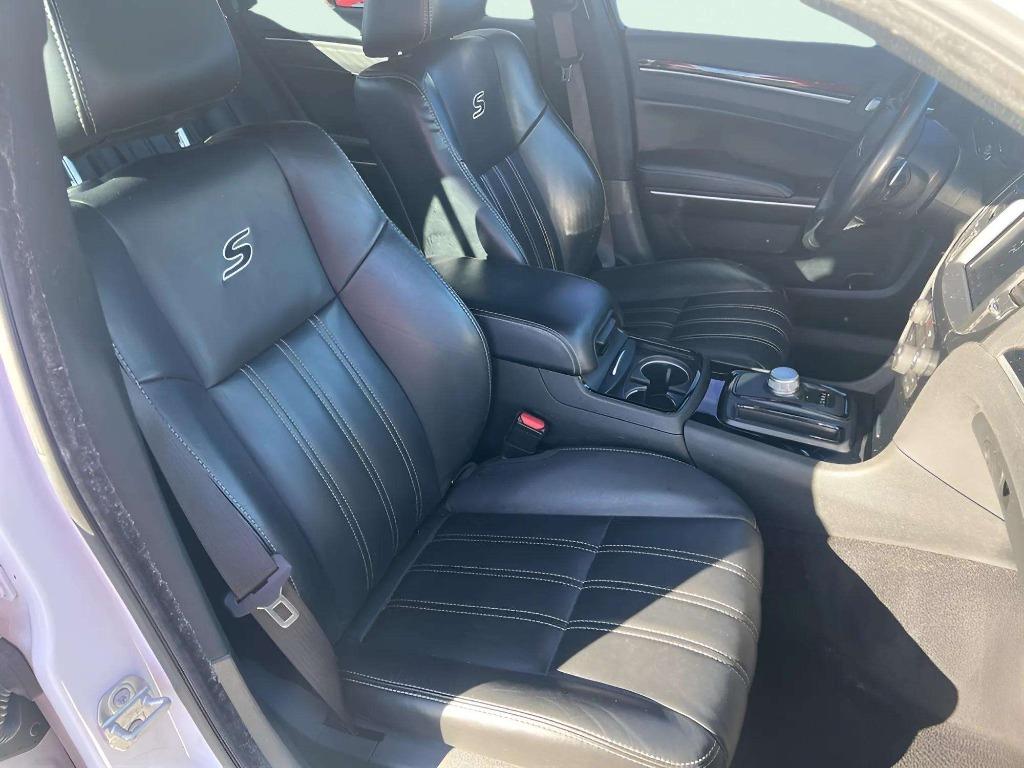 2019 Chrysler 300 - $21,995