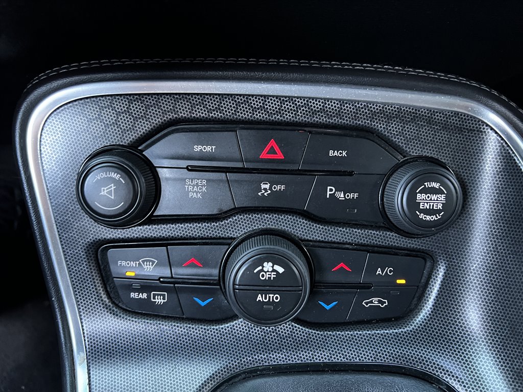 2015 Dodge Challenger Scat Pack photo