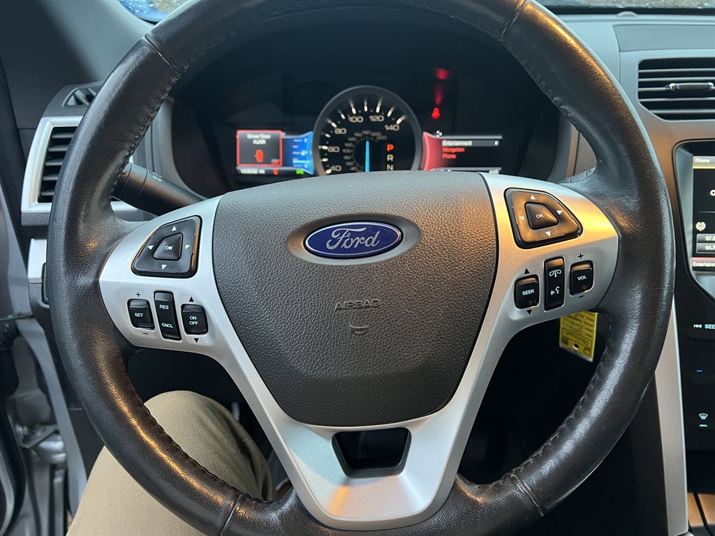2015 Ford Explorer XLT photo