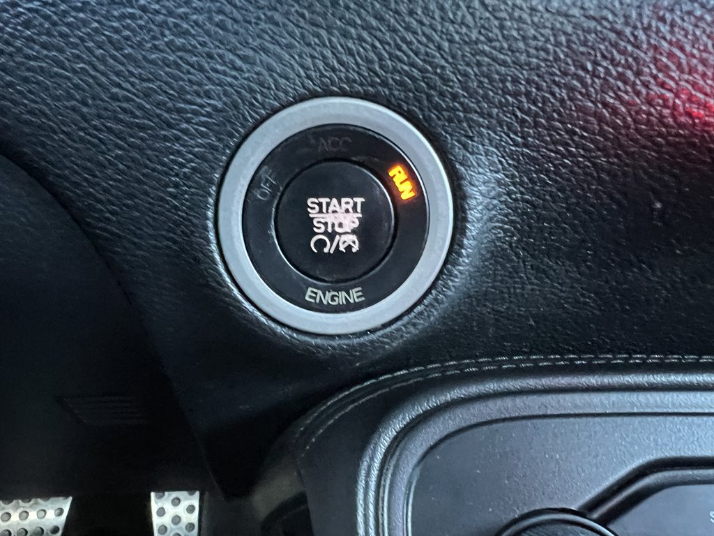 2016 Dodge Challenger R/T photo