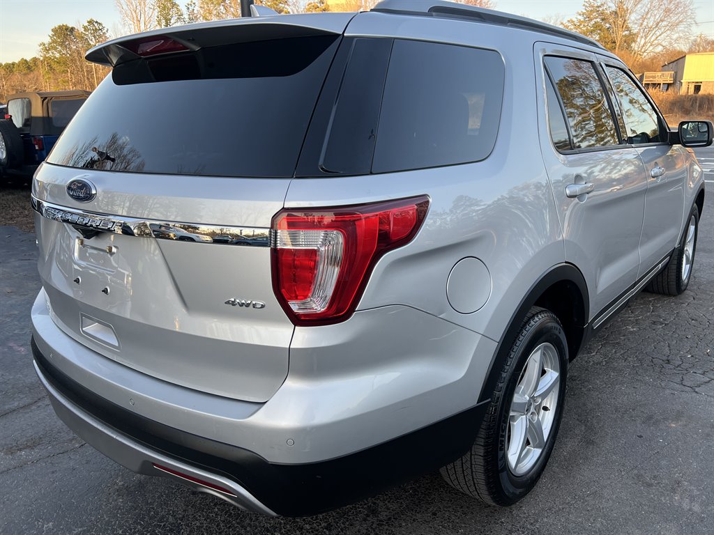 2016 Ford Explorer XLT photo