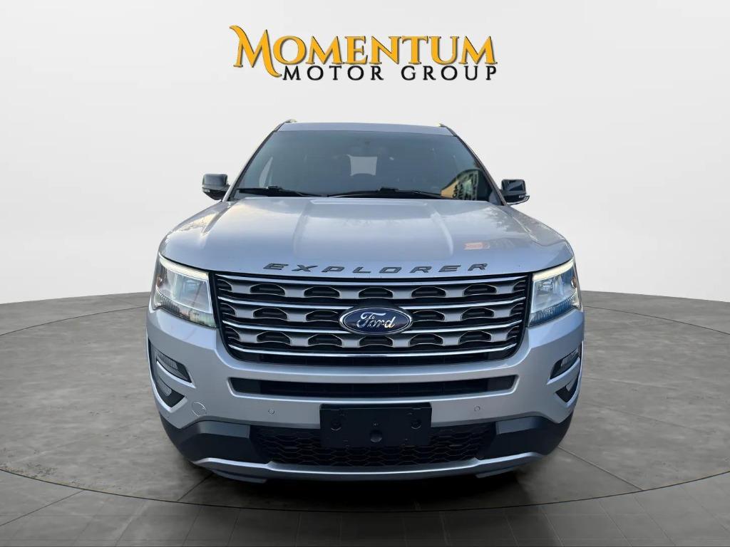 2016 Ford Explorer - $9,995