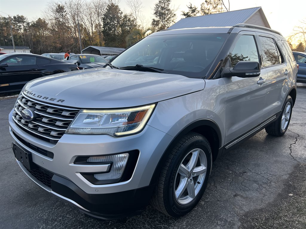 2016 Ford Explorer XLT photo