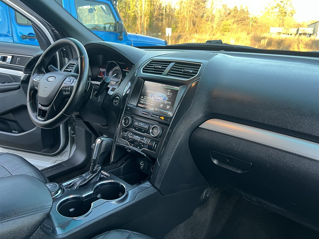 2016 Ford Explorer XLT photo