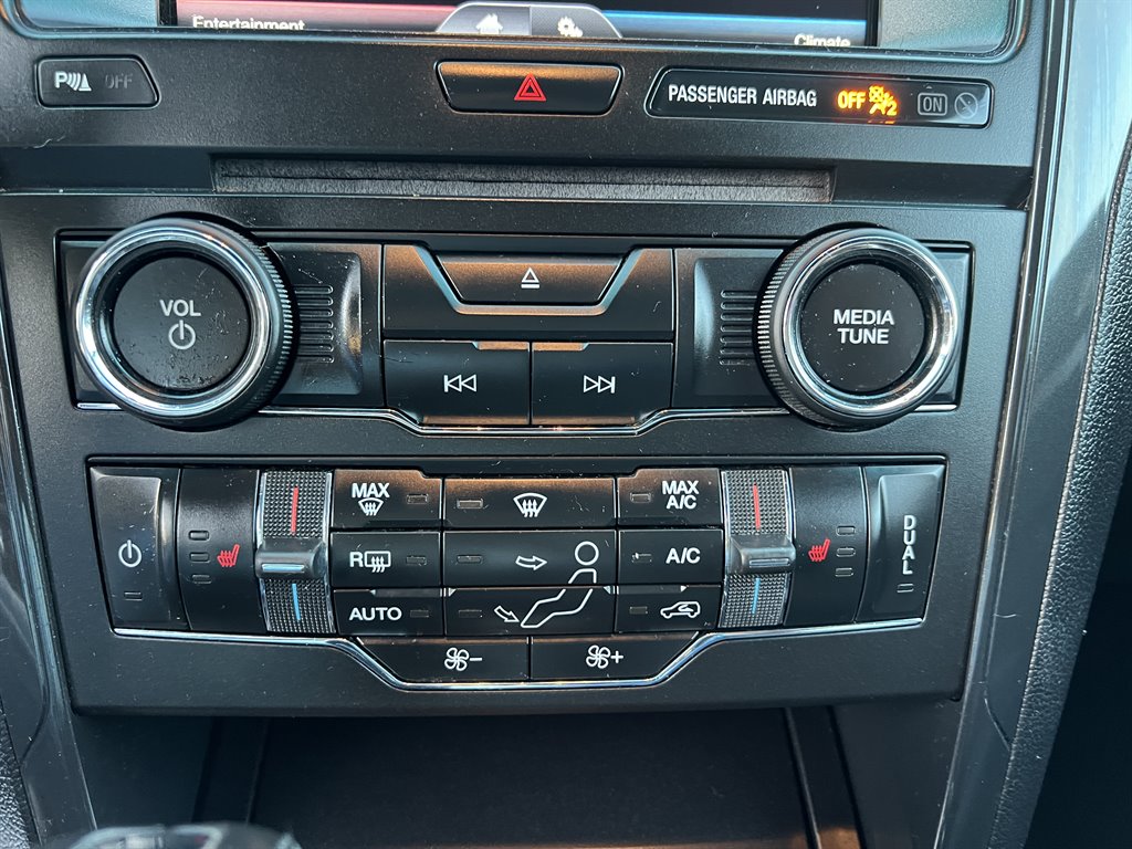 2016 Ford Explorer XLT photo