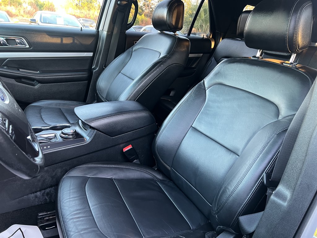 2016 Ford Explorer XLT photo