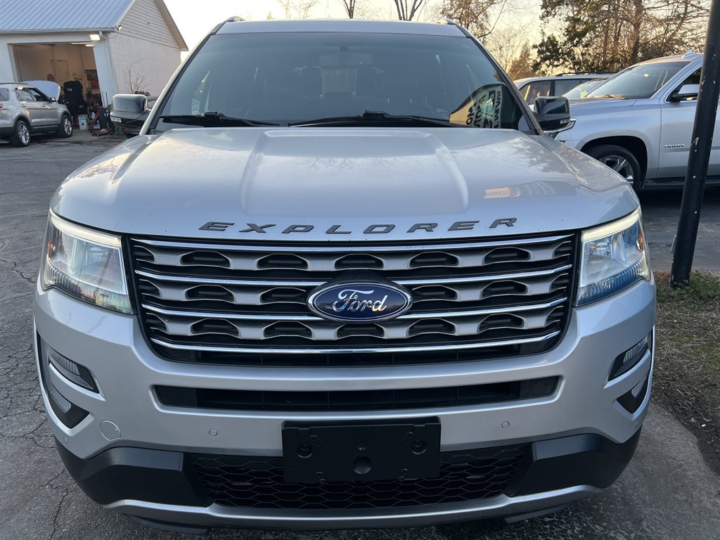 2016 Ford Explorer XLT photo