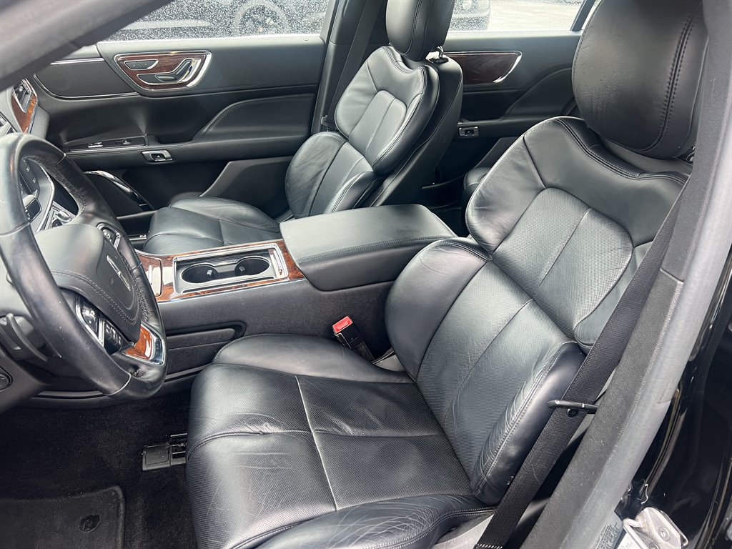 2017 Lincoln Continental Select photo