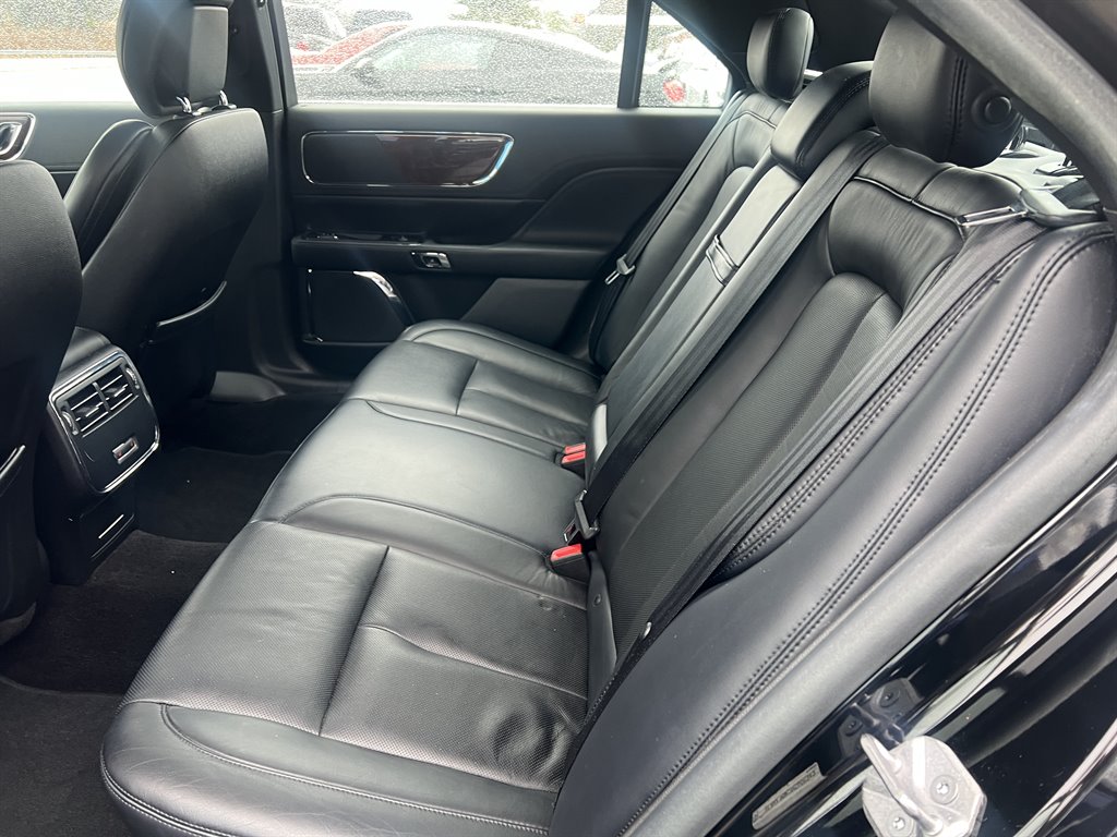 2017 Lincoln Continental Select photo