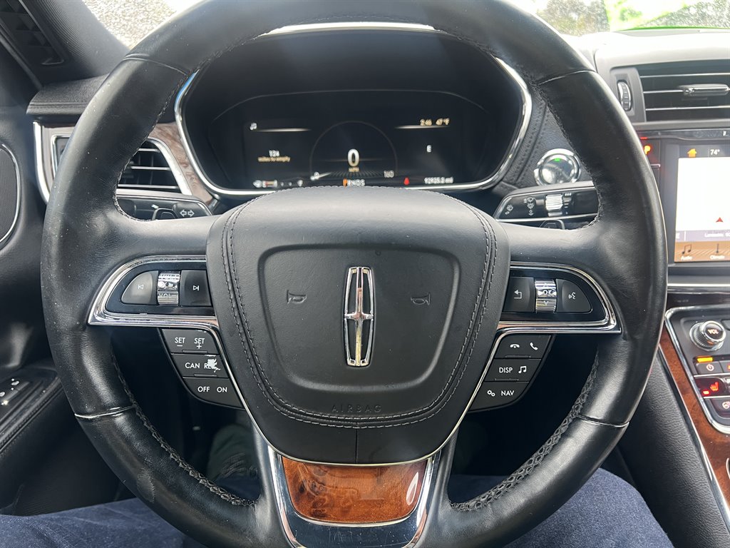 2017 Lincoln Continental Select photo