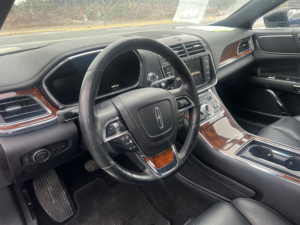 2017 Lincoln Continental Select photo
