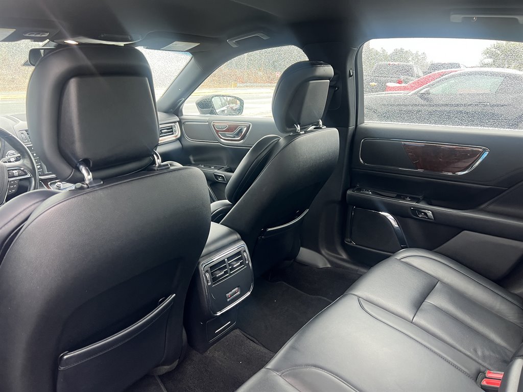 2017 Lincoln Continental Select photo