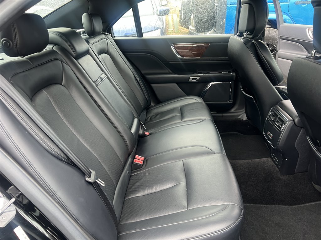 2017 Lincoln Continental Select photo