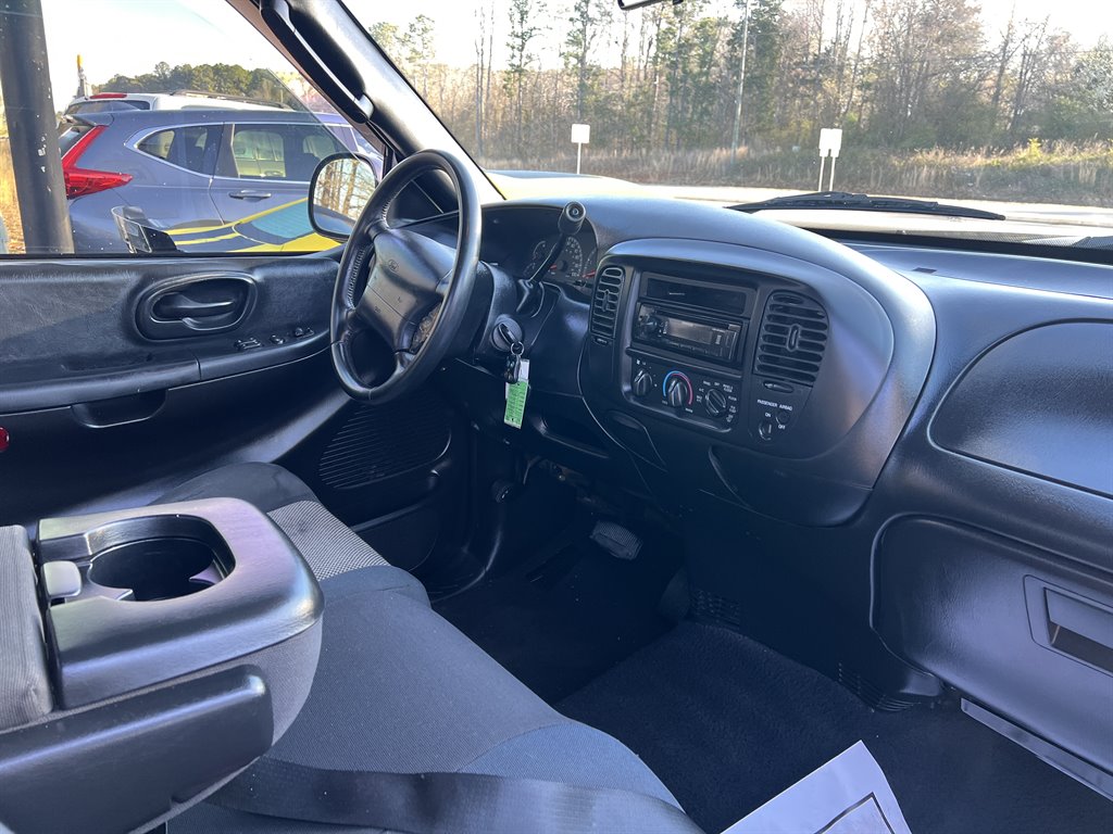 2003 Ford F-150 XL photo
