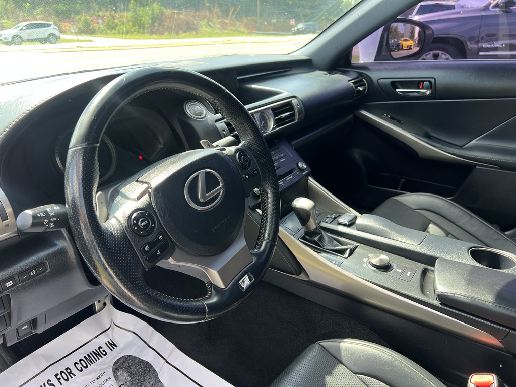 2015 Lexus IS 350 photo