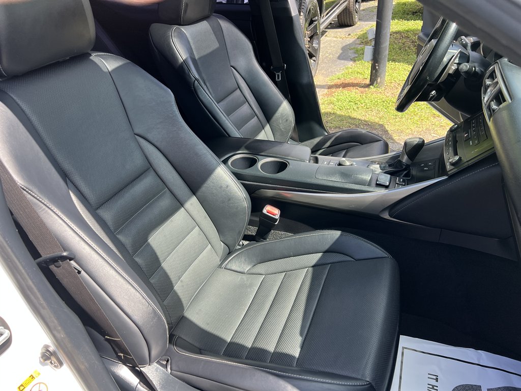 2015 Lexus IS 350 photo