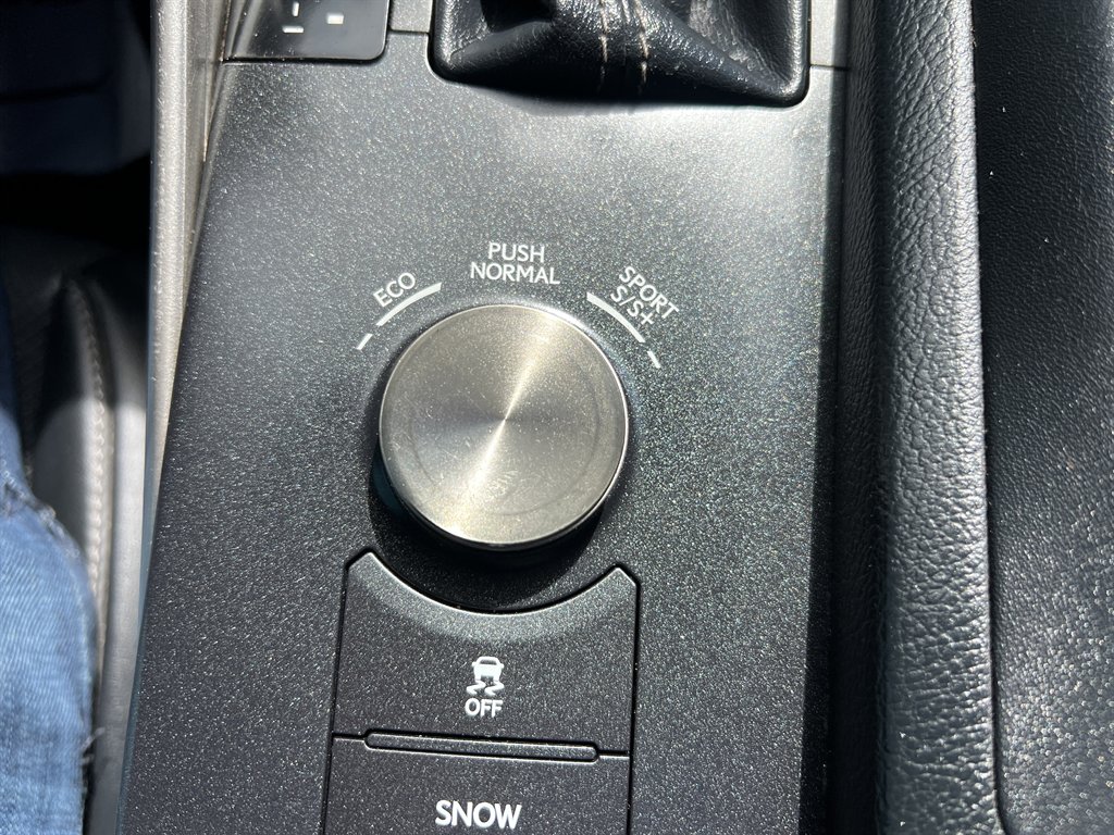 2015 Lexus IS 350 photo