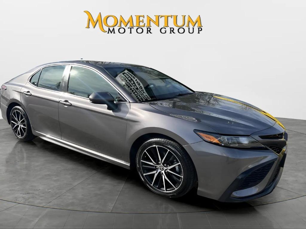 2021 Toyota Camry - $19,995