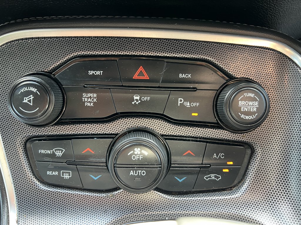 2015 Dodge Challenger Scat Pack photo