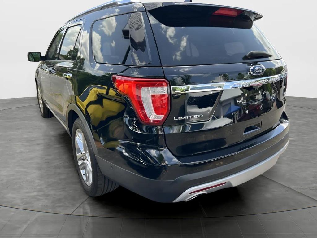 2017 Ford Explorer - $15,995