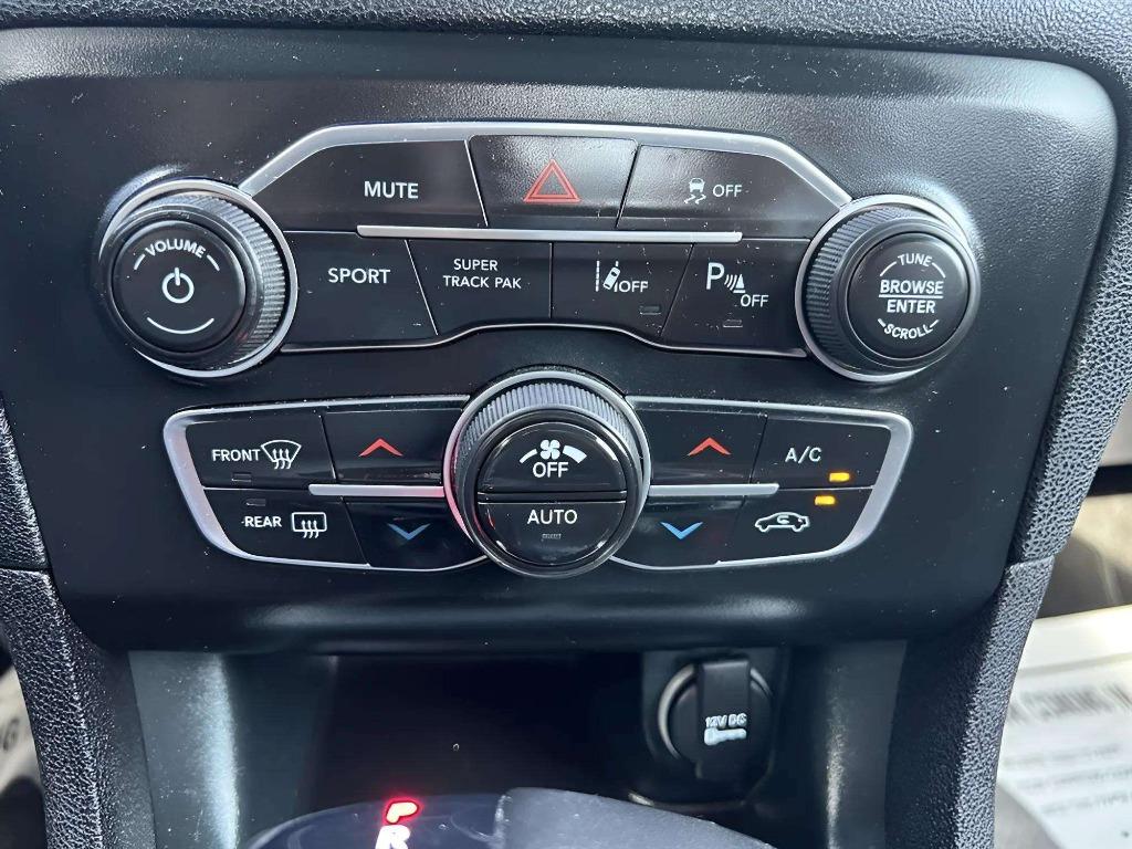 2018 Dodge Charger - $32,995