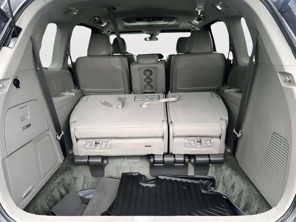 2016 Honda Odyssey - $13,995