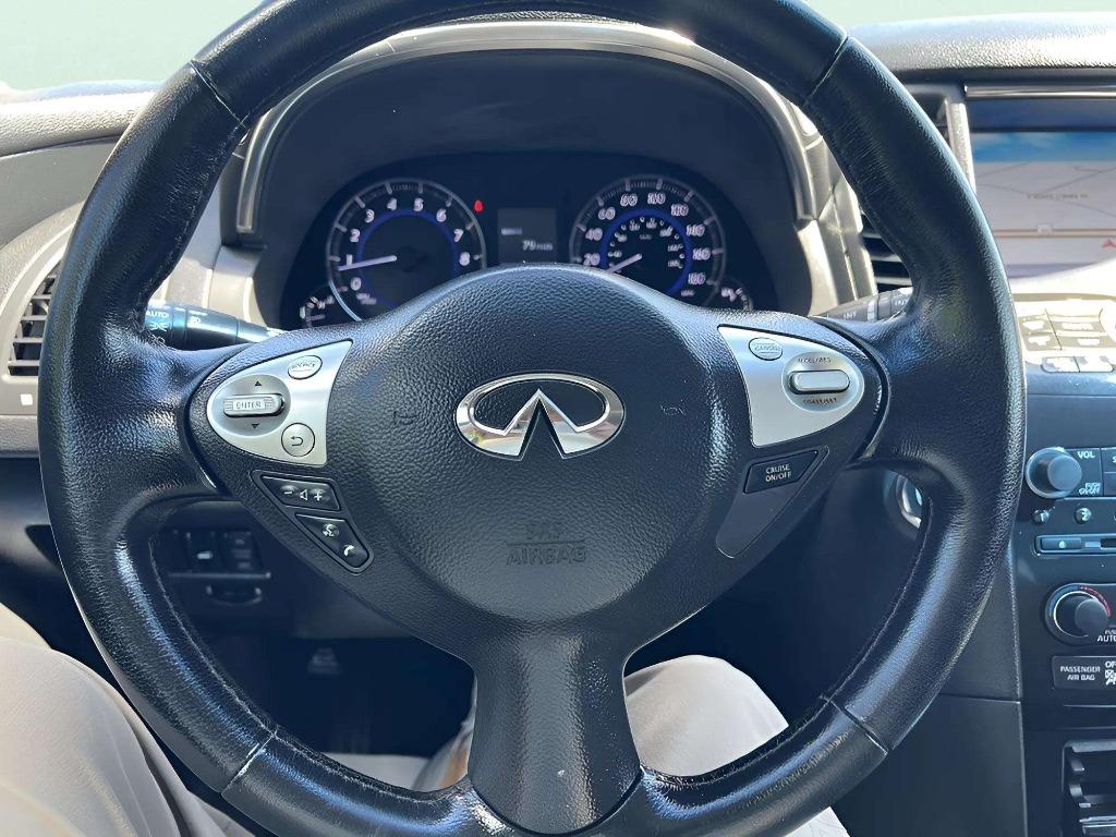 2015 INFINITI QX70 - $14,995