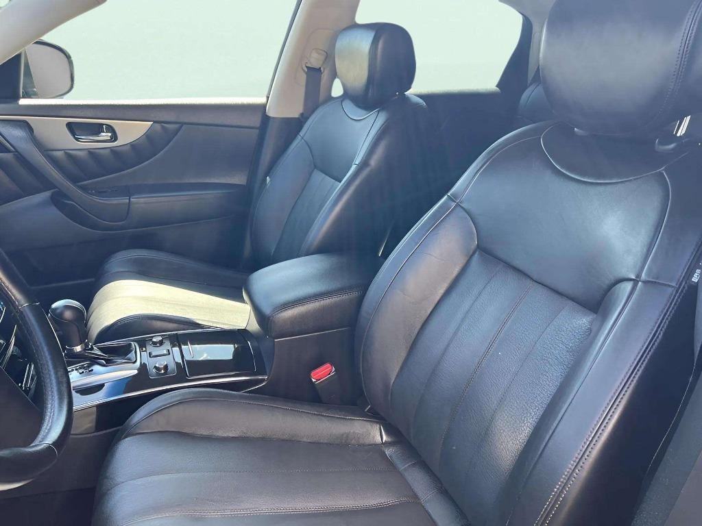 2015 INFINITI QX70 - $14,995