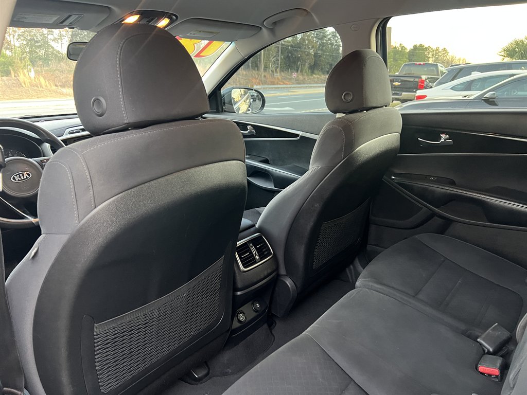 2018 Kia Sorento - $11,995