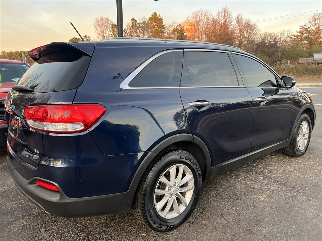 2018 Kia Sorento - $11,995
