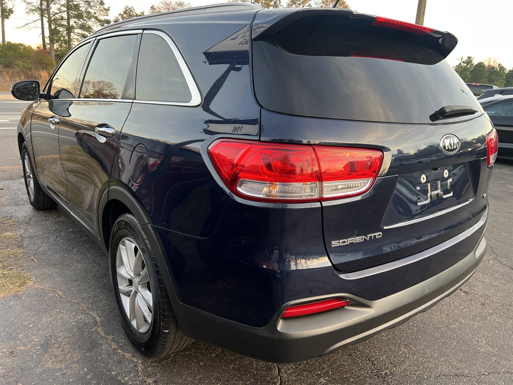 2018 Kia Sorento - $11,995